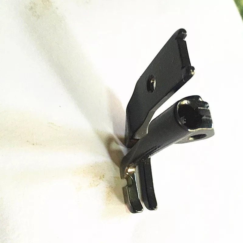 Industrial sewing machine Three-synchronous integrated feeding high car 8B 246341 sofa car seat cushion anti-single side presser foot