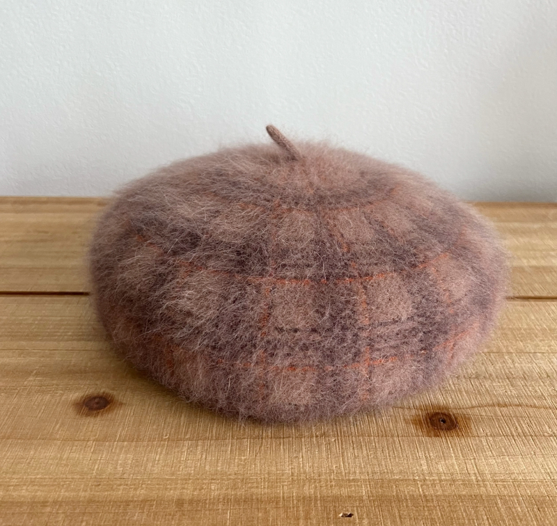 Da Shuojia 2023 New Gold and Silver Thread Angora Rabbit Wool Blended Plaid Beret Warm and Age-Reducing Da Shuojia 2023 New Gold and Silver Thread Angora Rabbit Wool Blended Plaid Beret Warm and Age-Reducing