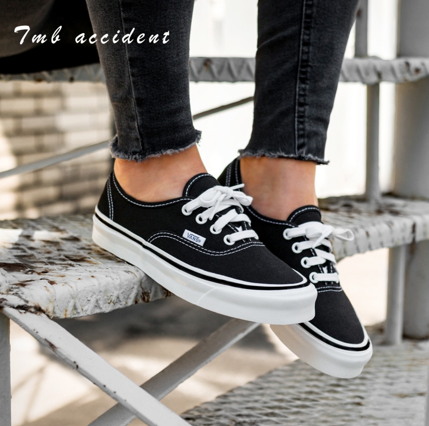 Vans Authentic Cổ điển Đen và Trắng Giày nam thấp Giày nữ Giày vải Giày trượt ván VN-0EE3BLK giày converse run star hike