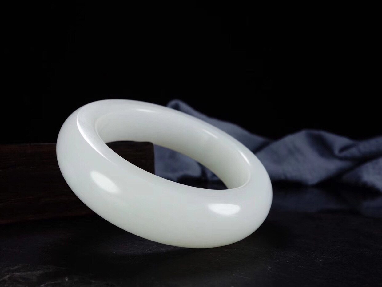 Natural Xinjiang Hetian jade and final material suet grade women's flat strip rat year Wangfu bracelet jewelry with certificate oily