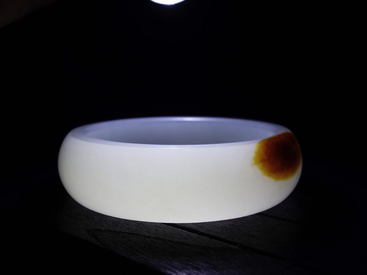 Natural Xinjiang Hetian jade and the last material floating sugar color women's dress flat strip rat year Wangfu bracelet jewelry with oil