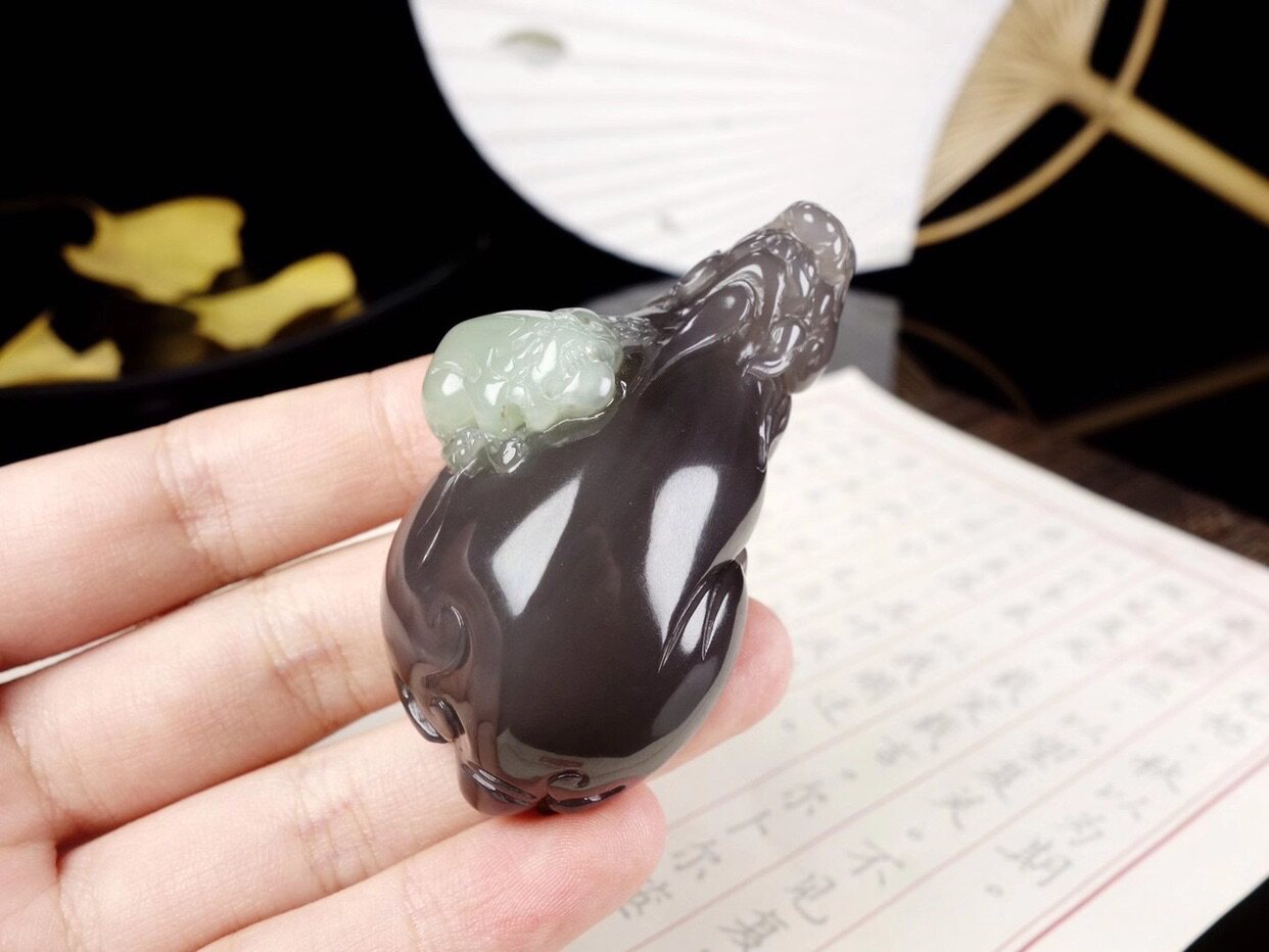 Natural Xinjiang and Tian Yuye Bull Ditch Stock Smoke Purple male and female Squirrel Money Pendant ornaments with certificate Oil Runway fine