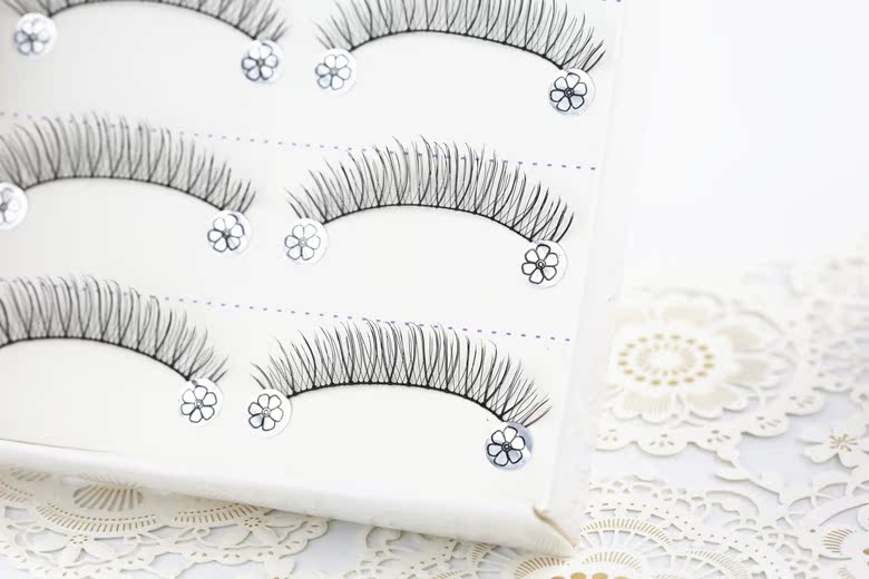 Dứa cô gái lông mi giả rủ bông tự nhiên 5 đôi * 1 hộp làm sắc nét dài trang điểm nude hiệu quả 5-2 cho người mới bắt đầu - Lông mi giả lông mi giả nam châm