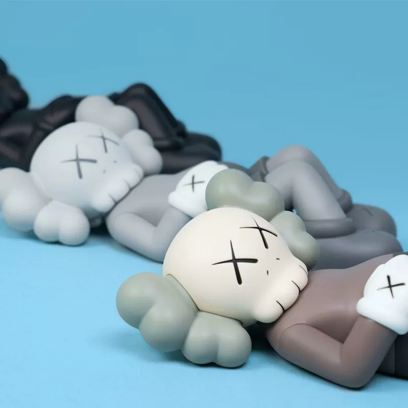 [Организованный продукт] KAWS HOLIDAY Япония Станция Фудзи Ограниченная серия Подлинная точечная тенденция