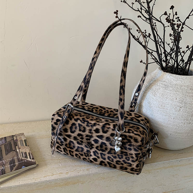 Korean Niche Leopard Print Underarm Bag for Women 2026 New Large Capacity ins Belt Buckle Pillow Bag Versatile Commuter Bag