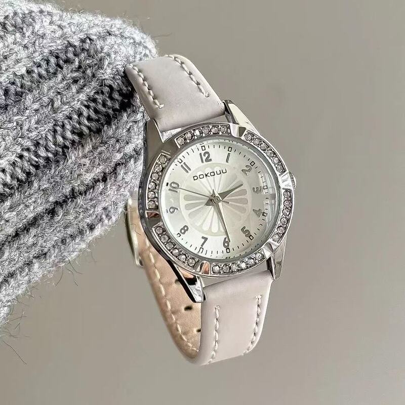 Fashionable Diamond-Encrusted Watch for Women, Simple and Versatile, Elegant Pointer Quartz Watch, Light Luxury, Fashionable and Trendy Student Wristwatch Fashionable Diamond-Encrusted Watch for Women, Simple and Versatile, Elegant Pointer Quartz Watch, Light Luxury, Fashionable and Trendy Student Wristwatch