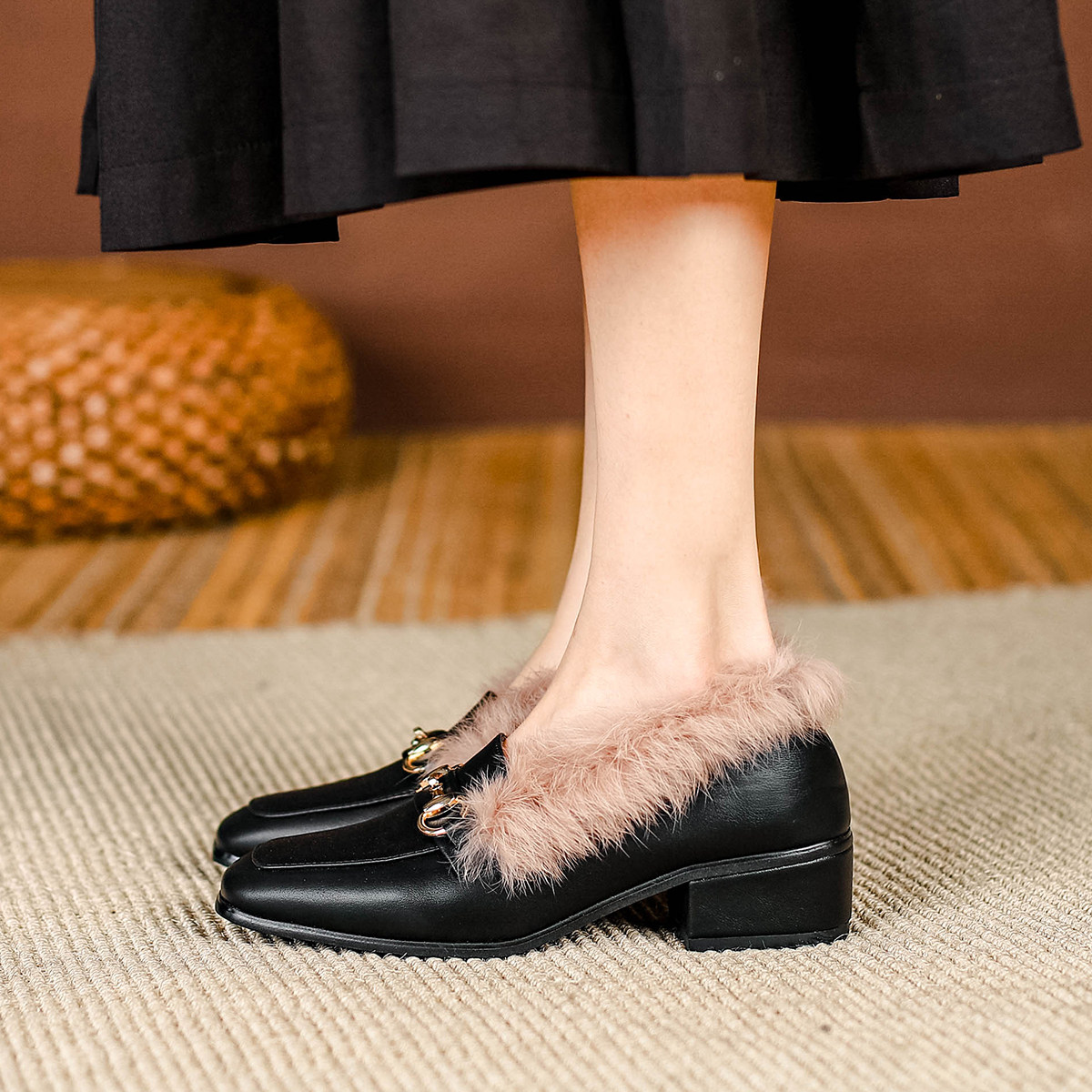 British style small leather shoes thick heel plush shoes women's 2021 autumn and winter new plus velvet single shoes high heels all-match women's shoes