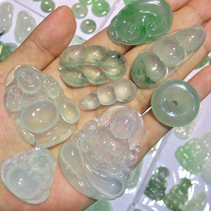 Myanmar Natural Emerald Jade Pendant Men's High-end Ice Seed Emerald Pendant Leu Leu Guanyin Jade Buddha Daughter A stock