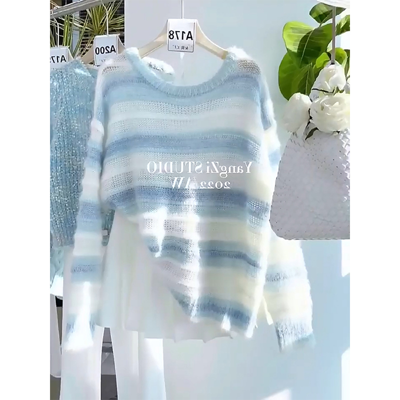 [in Stock] Lazy Style Blue Striped Fufu Top for Women, Autumn 2026 New Gentle Style Soft and Fluffy Sweater