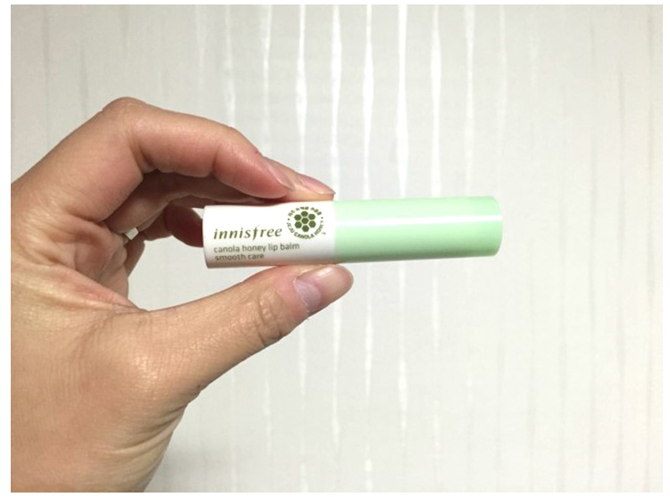 Hàn Quốc innisfree Hyatt phong cách hoa cải dầu mật ong dưỡng môi dưỡng ẩm dưỡng ẩm cánh hoa chống nứt - Son môi bbia màu 23