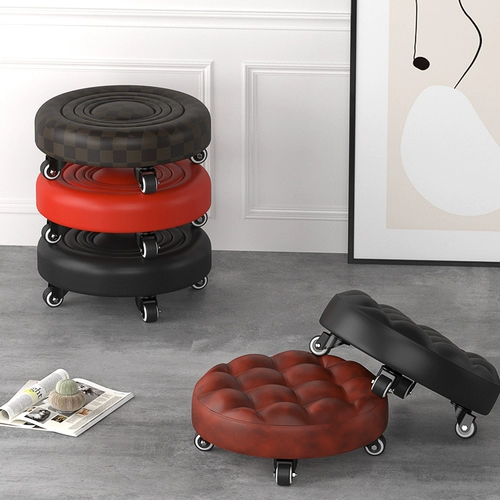 Дом с небольшим диваном -стулом, круглым стулом, коротким стулом, платным колесным табурет