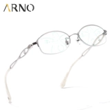 Вдали и недалеко от двухподобного старого цветочного зеркала Женское высокопоклонное синий свет против комфорта, комфортный, интеллектуальное зум изменение цвето