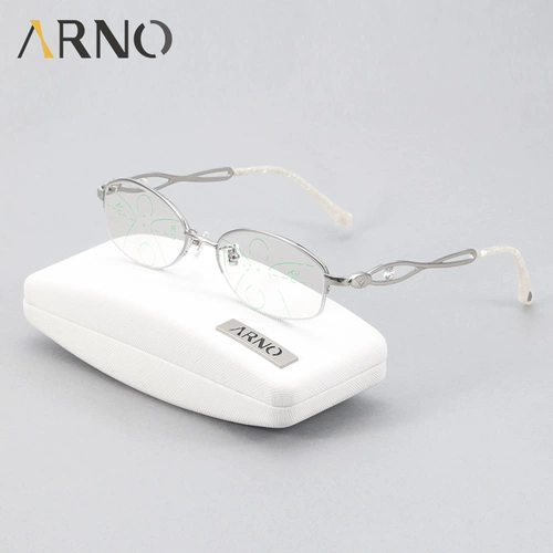 Вдали и недалеко от двухподобного старого цветочного зеркала Женское высокопоклонное синий свет против комфорта, комфортный, интеллектуальное зум изменение цвето