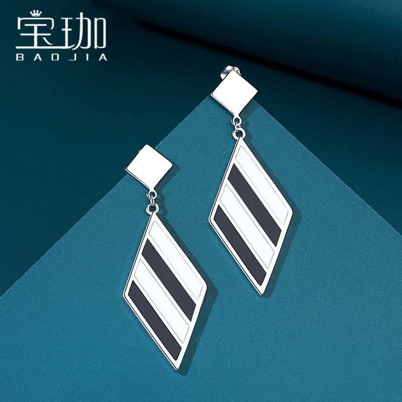 Diamond Pure Silver Ear Ring Female small crowddesign Superior Cold Wind Ear Decoration 2022 New Tide Light Extravagant