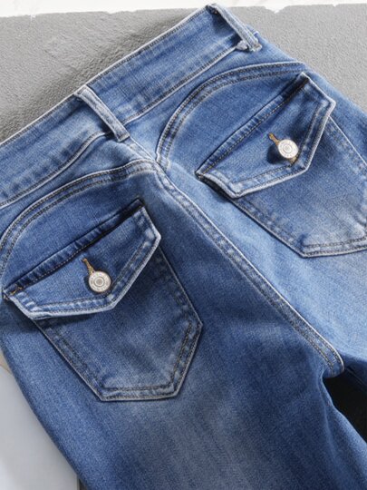 Hip-Lifting Jeans for Women, Slightly Flared, Slim Fit, 2026 Spring New Fashion, High-Waisted, Popular Bell-Bottom Pants for Petite Figures