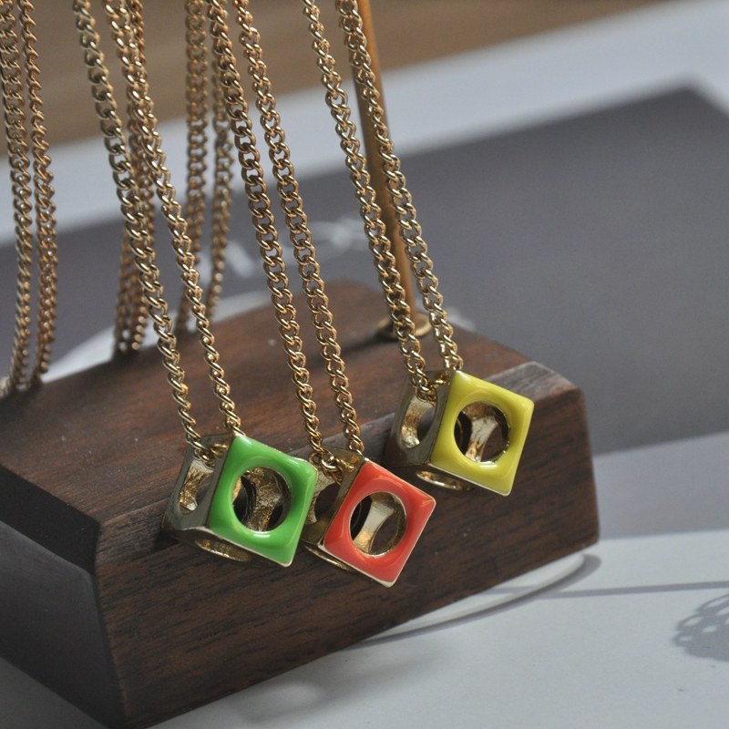 (Qiujia) European, American, Japanese and Korean simple color three-dimensional enamel glaze square pendant short necklace for men and women