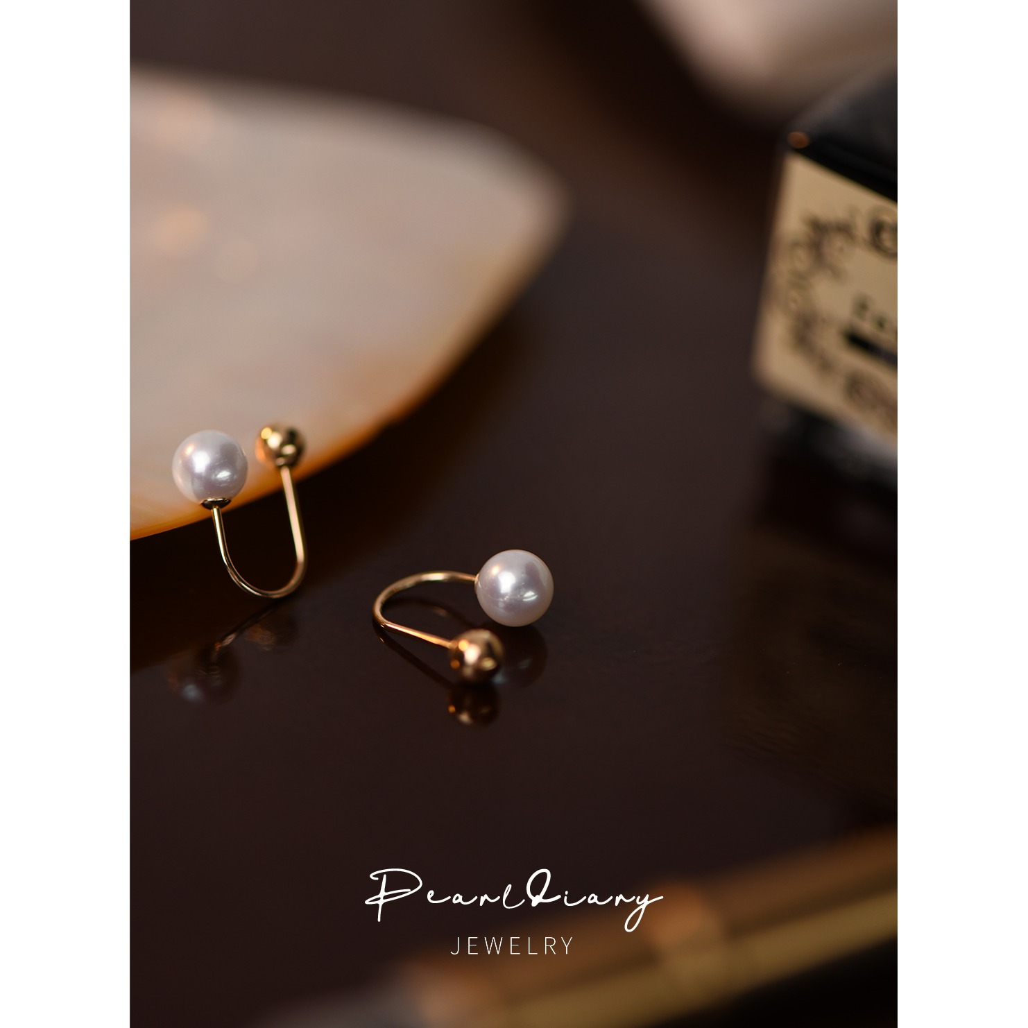 Wear 18K gold rotating earrings with Japanese pearl earrings with minimal temperament and gift