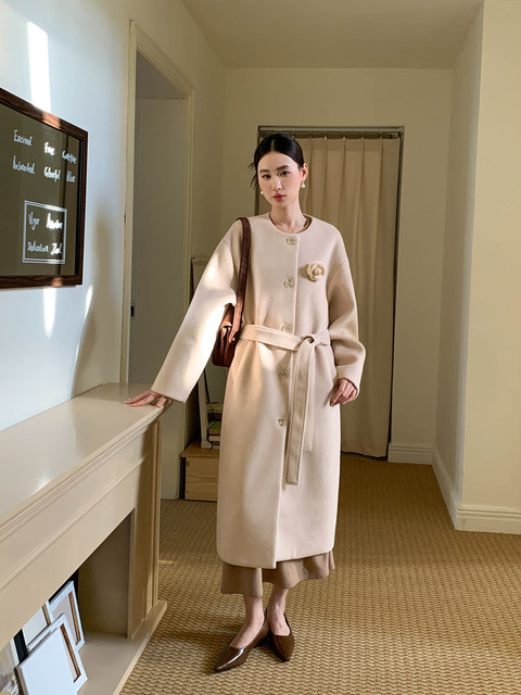 Xxning French Floral Brooch Woolen Long Coat for Women, Autumn High-End Woolen Coat for Wealthy Young Ladies