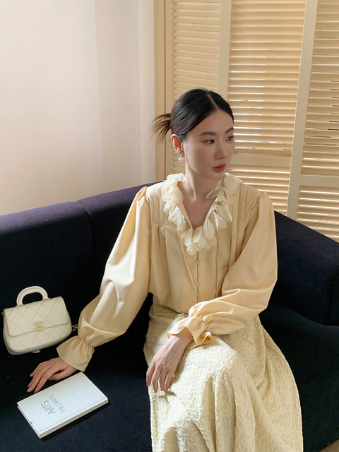 Xxning French Lace Collar Ribbon Pleated Shirt for Women, New Autumn Romantic Design Lantern Sleeve Top