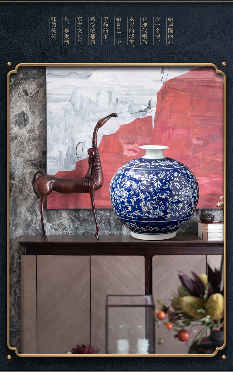 Jingdezhen ceramic hand - made bound branch of blue and white porcelain vase sitting room home rich ancient frame decoration wine furnishing articles at home