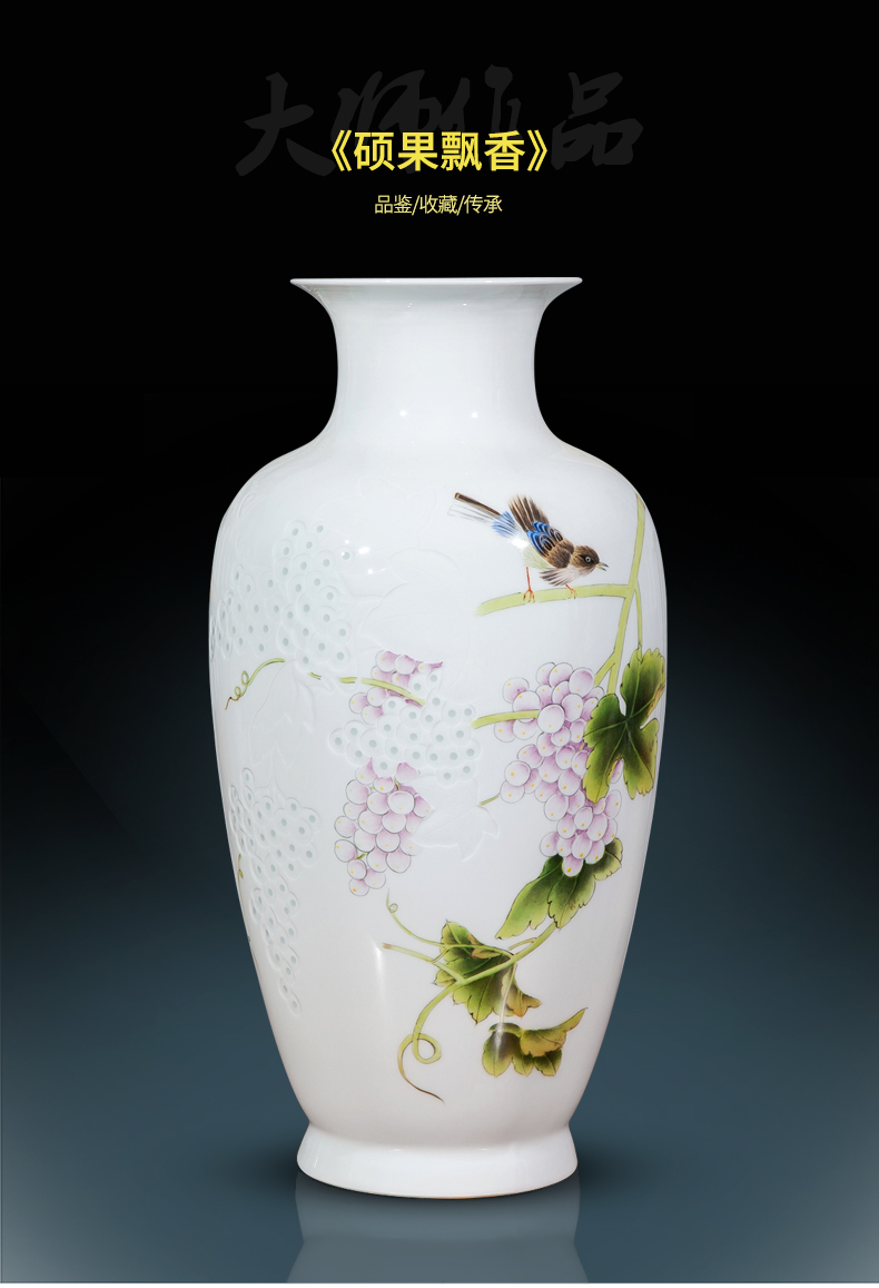 The Master of jingdezhen ceramics by hand hand knife clay vase of new Chinese rich ancient frame sitting room adornment is placed