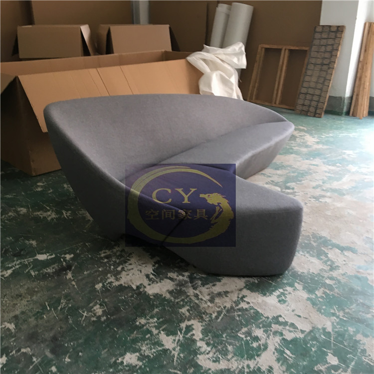 Zaha Moon Sofa Designer Furniture Khách sạn có hình dạng Sofa FRP Custom Villa Sample Room