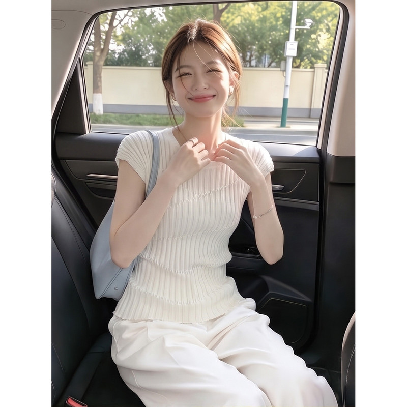 High-End Off-White Slim-Fit Round-Neck Knit Top for Women, Summer Thin Short-Sleeve Unique Design High-End Off-White Slim-Fit Round-Neck Knit Top for Women, Summer Thin Short-Sleeve Unique Design