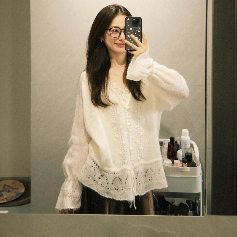 White Hollow-Out Knit Sweater for Women, 2026 Autumn and Winter, Korean Minimalist Style, Loose, Lazy, Stylish, Versatile, Very Attractive Top