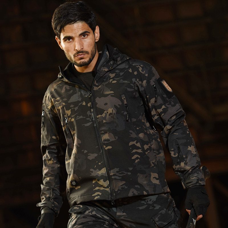 Wolf stone outdoor shark skin soft shell camouflage combat training suit male winter plus velvet thickening tactical jacket waterproof