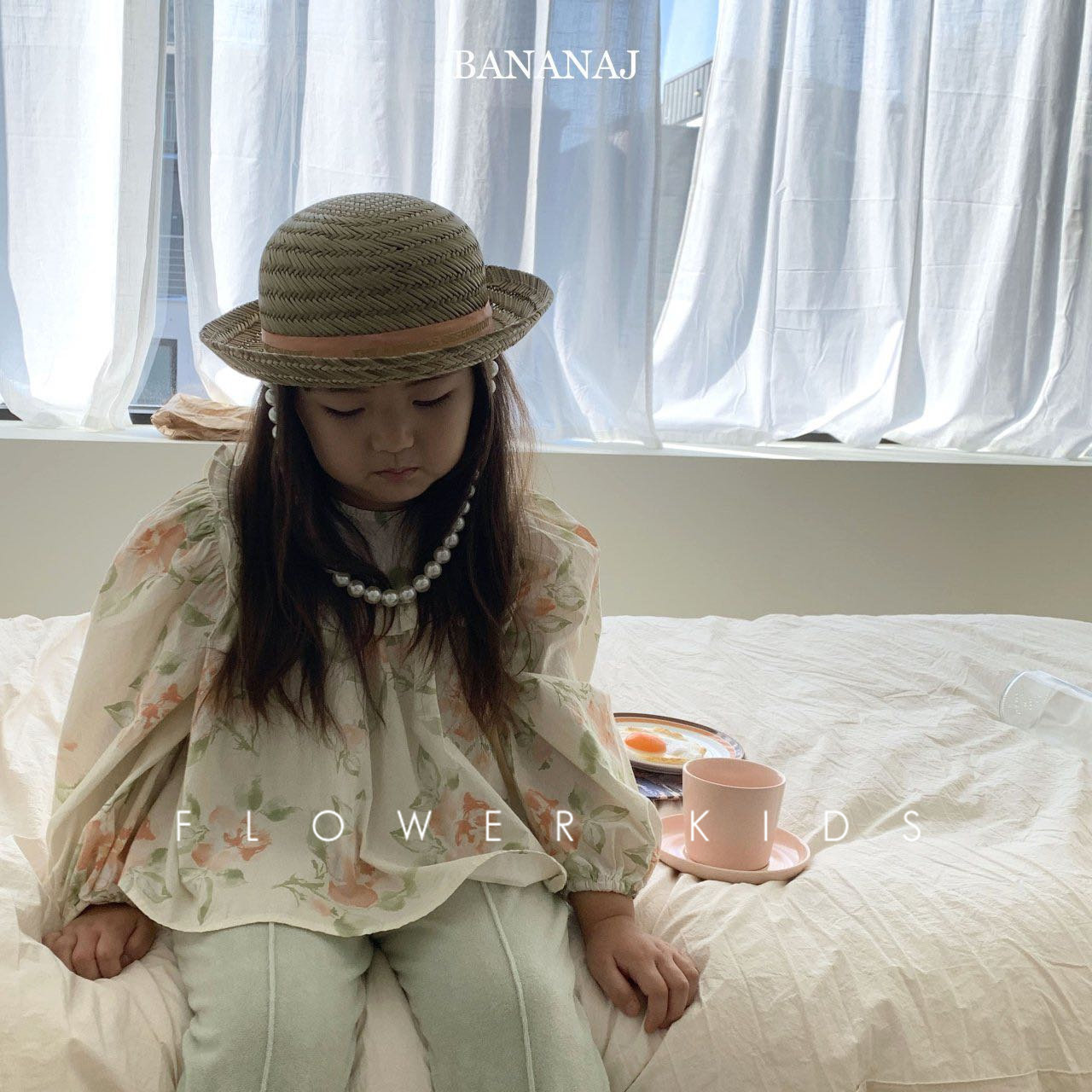 Flowers and children Little South Korean children's clothing 22 Chunbananaj girl embroidered crushed flower lace with a baby girl with a baby girl