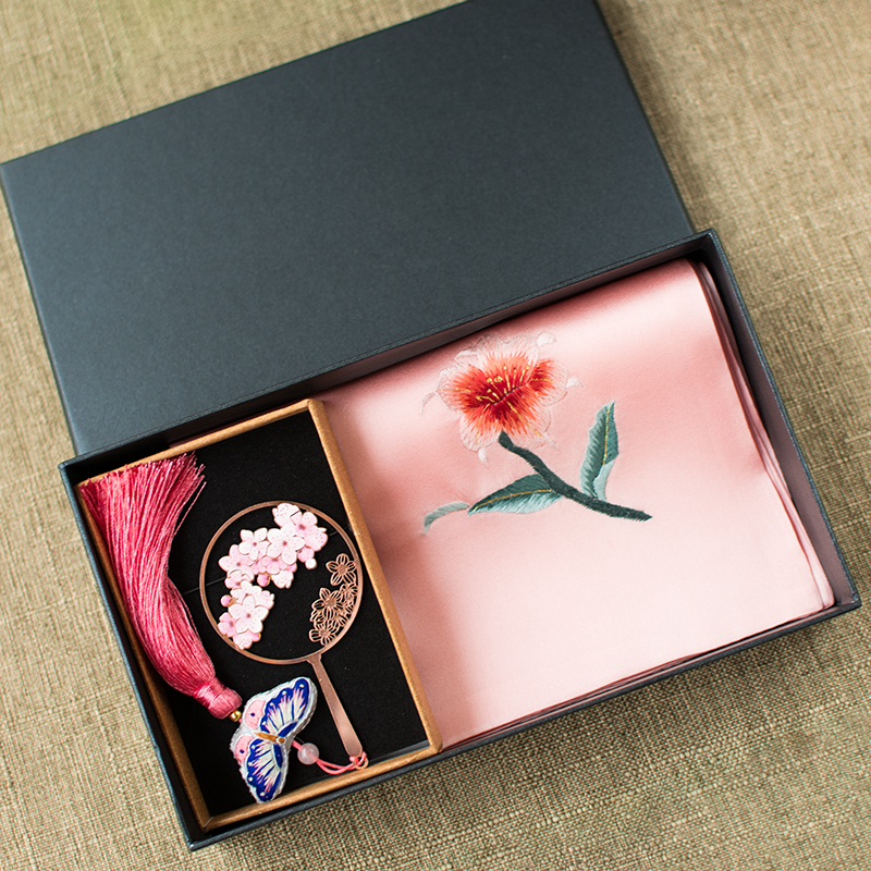 Silk embroidered handkerchief Handmade mulberry silk Su embroidered handkerchief embroidery Brass bookmark Literary fan Business hand gift