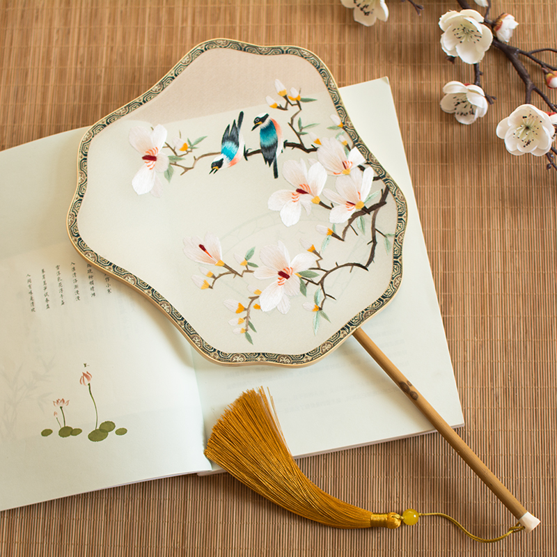 Ancient style embroidery fan manual embroidery fan Suzhou embroidery fan fan embroidery fan embroidery dance fan gift