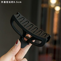 Черная рыба хвост