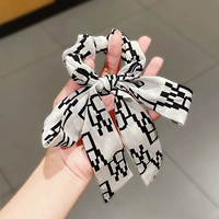 Белая черная полосатая лента