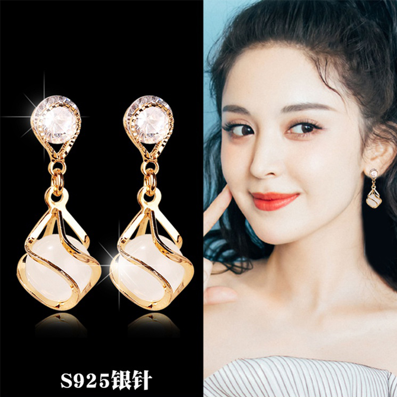 Ancient gold pearl drop earrings high-end temperament earrings high-end earrings 2021 new trend summer net red with the same