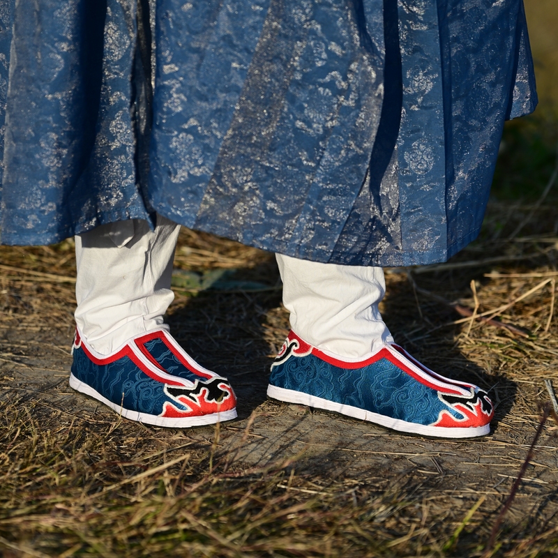Fengyun Traditional Culture Confucian Court Restored Yunliu Hanfu Shoes, Confucian Shoes, Small Red Shoes, Double-Strap Shoes, Monk Shoes, Thousand-Layer Sole Fengyun Traditional Culture Confucian Court Restored Yunliu Hanfu Shoes, Confucian Shoes, Small Red Shoes, Double-Strap Shoes, Monk Shoes, Thousand-Layer Sole