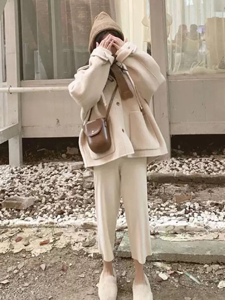 In autumn and winter 2022, a new small gentle Korean fragrance wool double - sided short coat female design sense