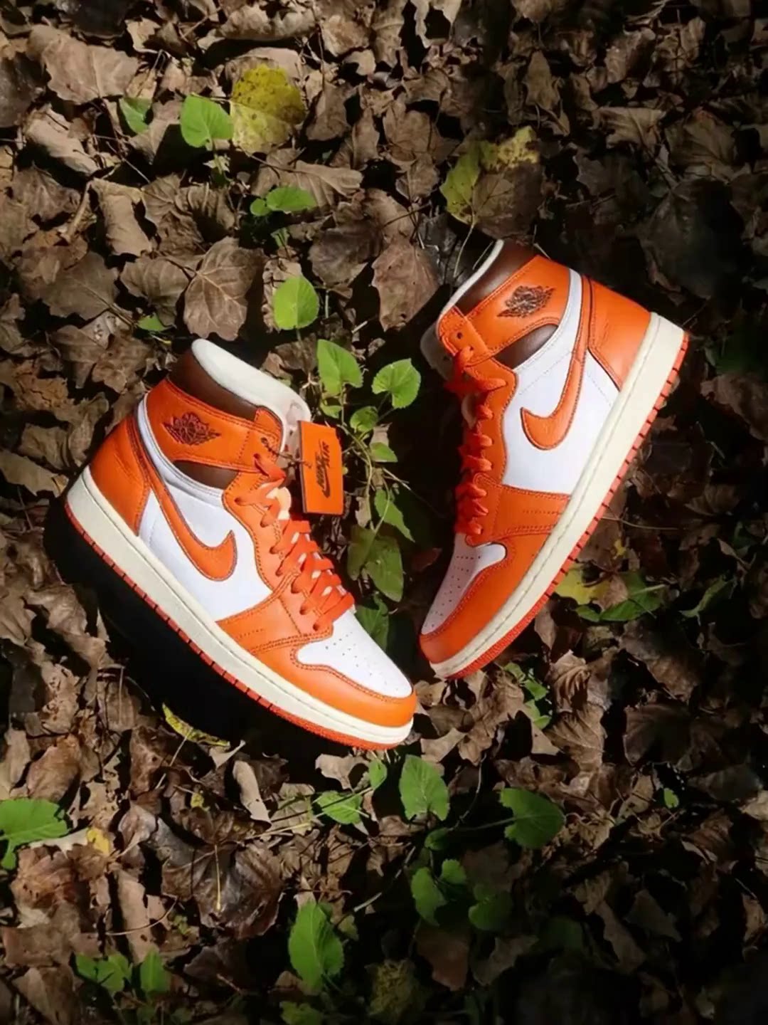 Air Jordan 1白橙小扣碎：2025秋复古运动新宠_篮球鞋_淘宝服装网