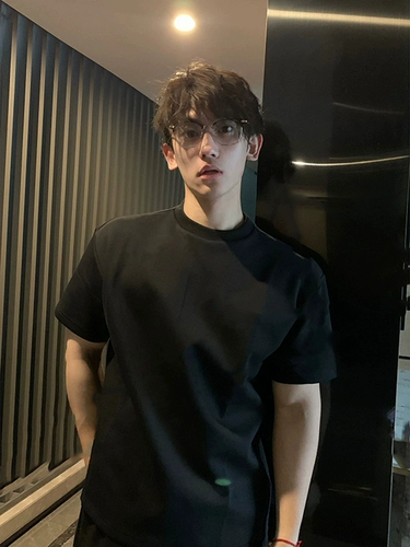 Хлопковая черная летняя приятная телу футболка, 300 грамм, изысканный стиль, короткий рукав