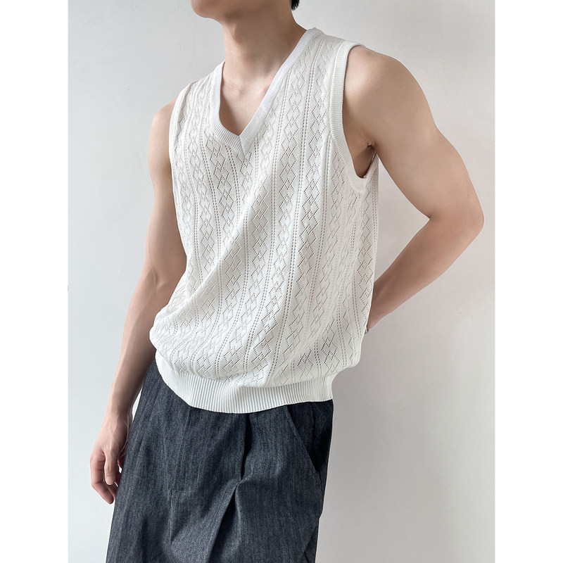 High-End Niche V-Neck Diamond-Patterned Hollow-Out Sleeveless Knitted Vest for Men, Loose-Fitting Summer Layering Undershirt