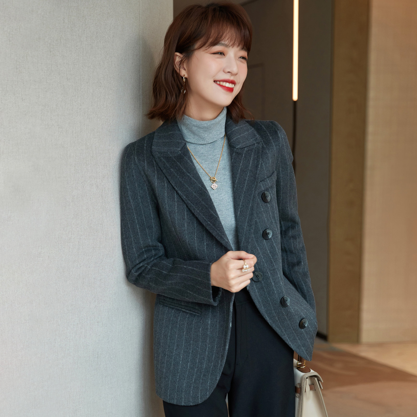 Texture full of craftsmanship 2022 Spring and autumn new design Feeling Professional Striped Suit Fur Coats Women