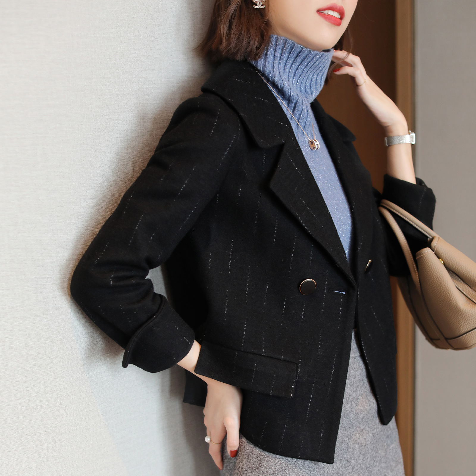 FENPERATE Commuted black stripes mended suit woman 2023 Fall and Winter high end double wool short coat