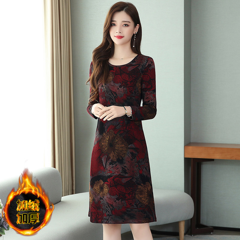 Winter heating clothes women's thick and velvet outer wear large size mid-length top middle-aged mother high-end bottoming skirt