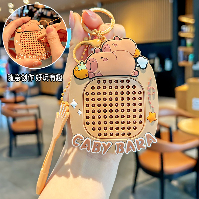 卡通卡皮巴拉玩具解压磁吸钢珠画板钥匙扣水豚挂饰情侣书包小挂件