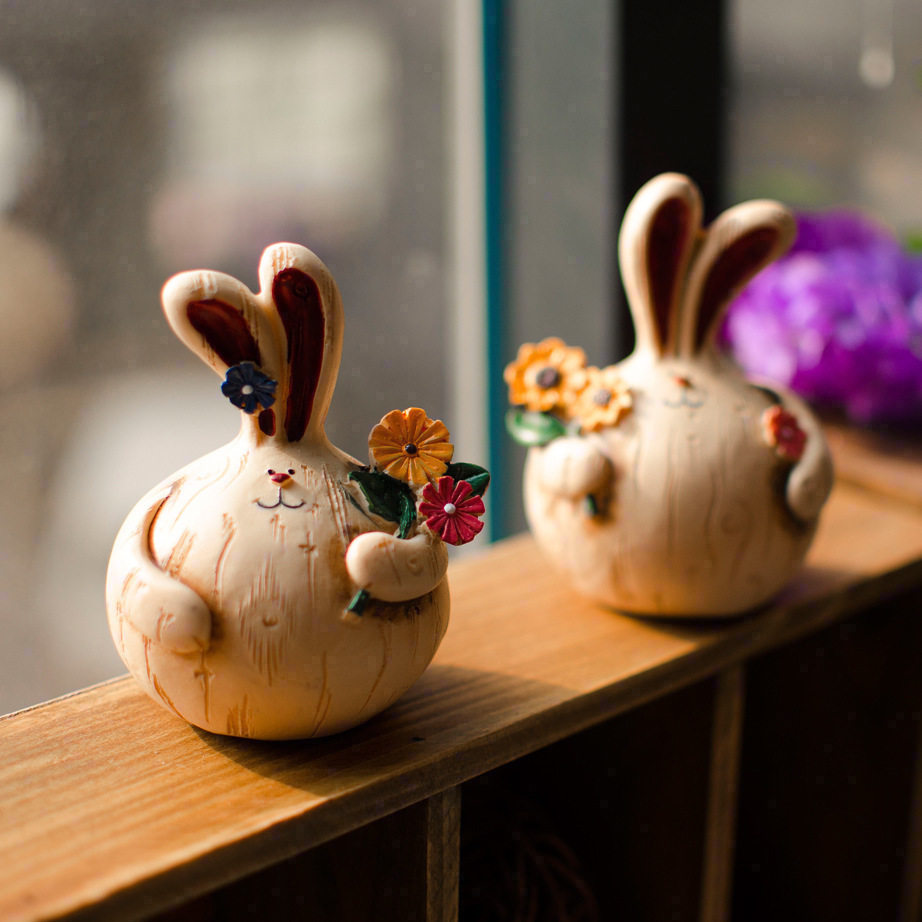 Renaissance Rabbit Swing Office Room TV Cabinet Clothing Shop Creative Opening Gift Euro-style Craft Gift Decoration