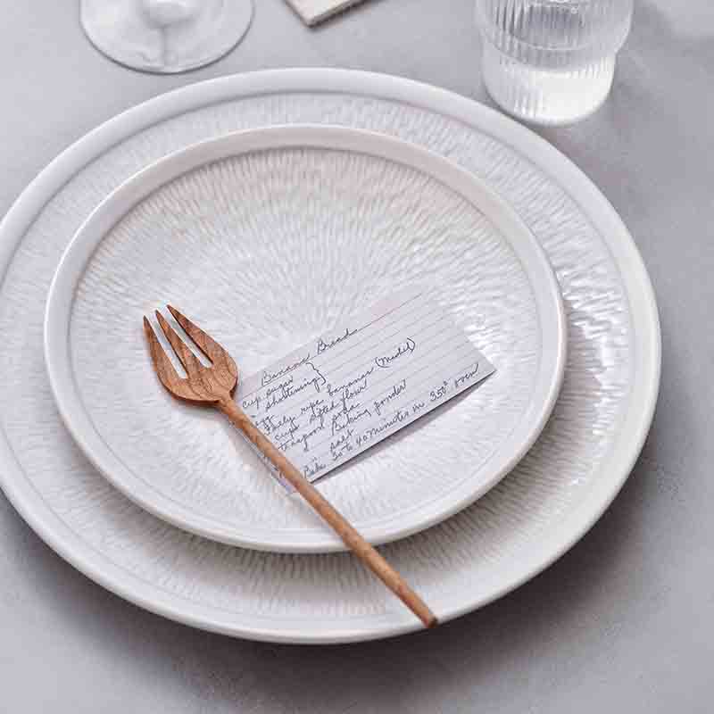 Eurostyle creative relief ceramic large round disc light lavish dining room Steak Pan West Dining Tray White Porcelain Home Pastry Dish Shallow Dish