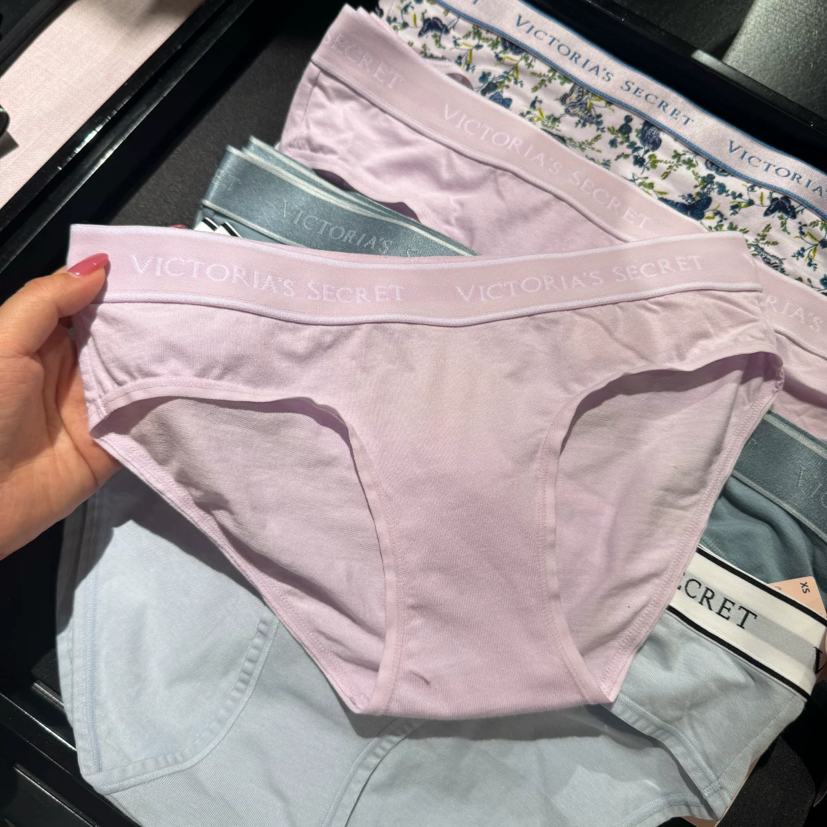 Comfortable pants, trousers, (Physicals), hip-accented