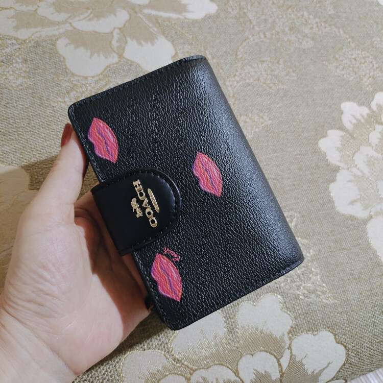 Coach Women's Genuine Leather Mid-Length Zipper Wallet/Clutch Bag. Size 13*10*3cm. Coach Women's Genuine Leather Mid-Length Zipper Wallet/Clutch Bag. Size 13*10*3cm.