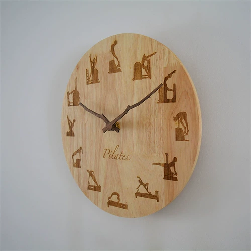 Северная гостиная дома минималистская циркулярная висящая колокольчика музей йога пилат -одиночка с твердым деревом часов