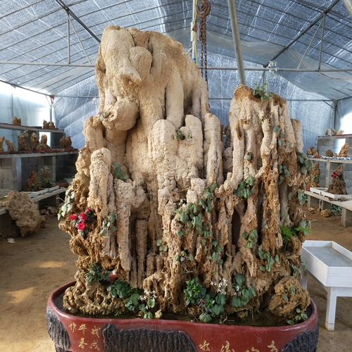 Большой внутренний двор водяной камень поглощение каменное колокол часы расщепление рок